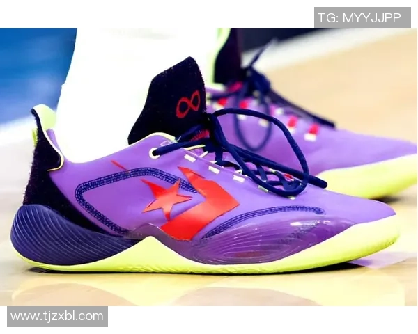 穿上足球球星同款球鞋,体验极速奔跑与精准控球的完美融合